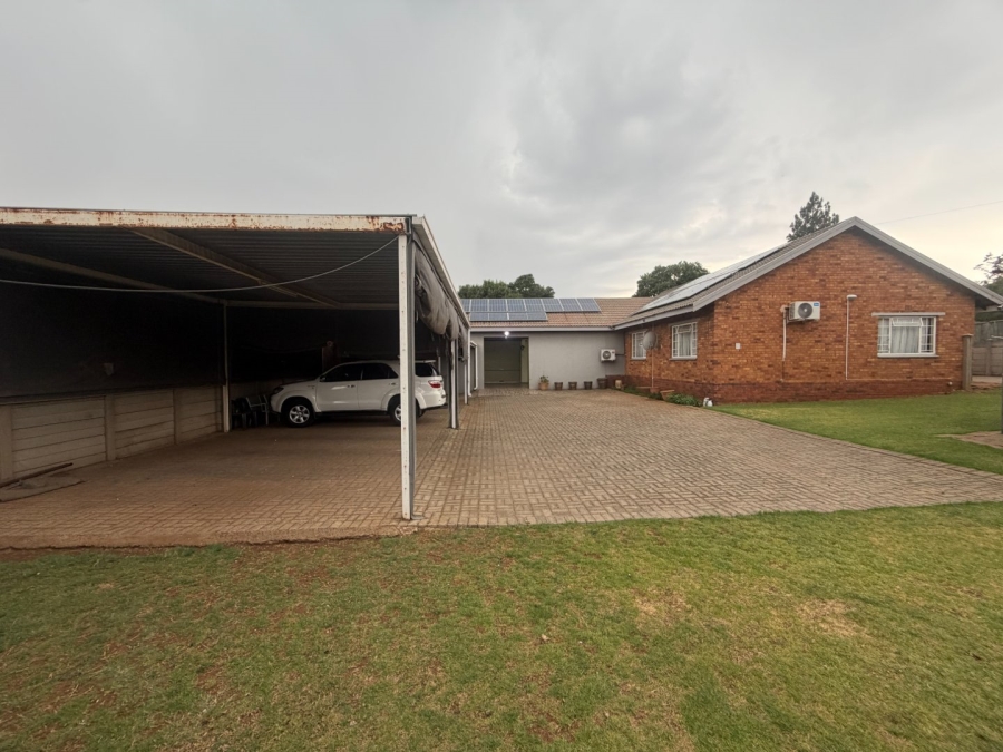 4 Bedroom Property for Sale in Roodia Free State